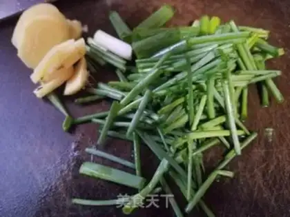 Make Ginger onions fried crabs step 5