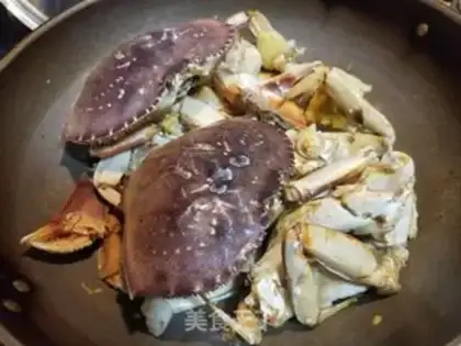 Make Ginger onions fried crabs step 8