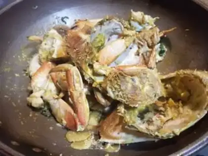 Make Ginger onions fried crabs step 11