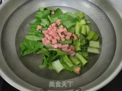 Make Poppy ham soup step 3