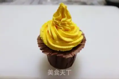 Make Witch hat cake step 11