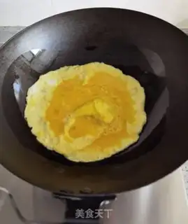 Make Fish fried eggs and noodles step 4