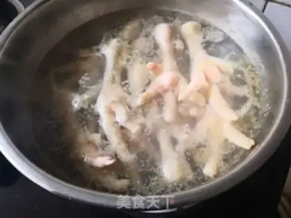 Make A delicious chicken foot freeze step 1