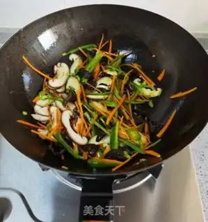 Make Fish fried eggs and noodles step 6