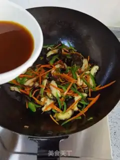 Make Fish fried eggs and noodles step 7