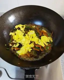 Make Fish fried eggs and noodles step 9