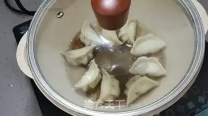 Make Quick-fried dumplings step 4