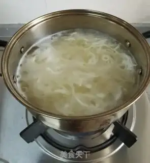 Make Fish fried eggs and noodles step 11