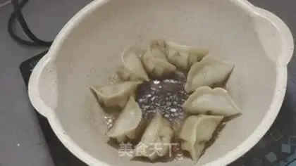Make Quick-fried dumplings step 5