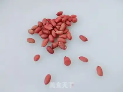 Make "Red-tree peanut soup." step 1