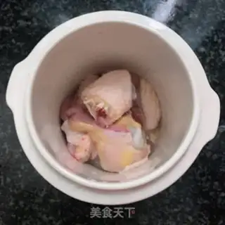 Make Chicken soup with abalone egg glue step 2