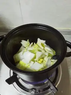 Make Shrimp cabbage stew step 6