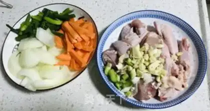 Make Onion fried chicken step 1