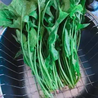 Make Garlic spinach step 0