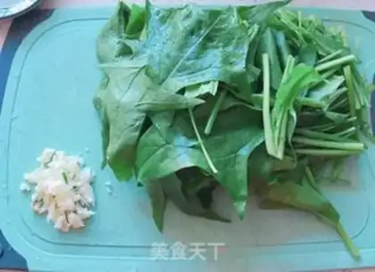 Make Garlic spinach step 1