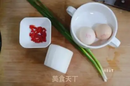 Make Red and white radish and egg soup step 0