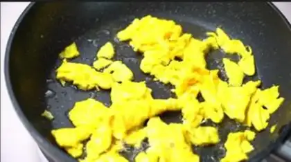 Make Fan fried eggs step 4
