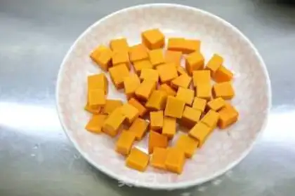 Make Pumpkin date soup step 1