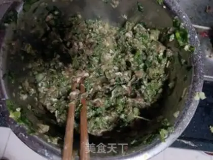 Make Celery pork dumplings step 2