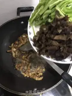 Make Pyramids with meat step 5