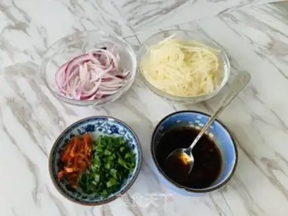 Make Pyramid onions step 0