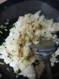 Make Onion eggs, fried rice step 3