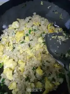 Make Onion eggs, fried rice step 5