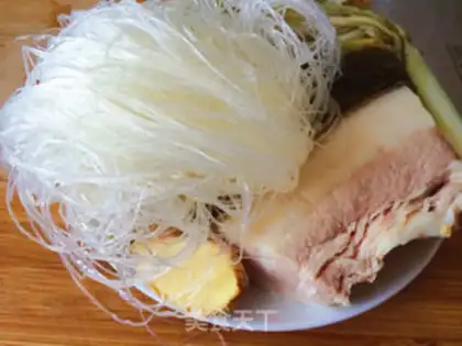 Make Sour sauce and white meat step 0