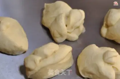 Make Sausage flower bread step 4