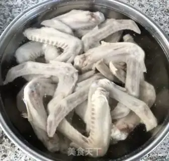 Make Red duck wings step 2