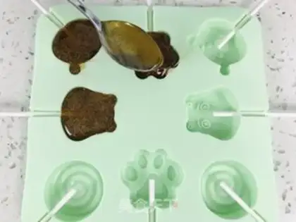 Make Homemade lollipops step 4