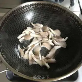 Make Scrambled mushrooms step 1