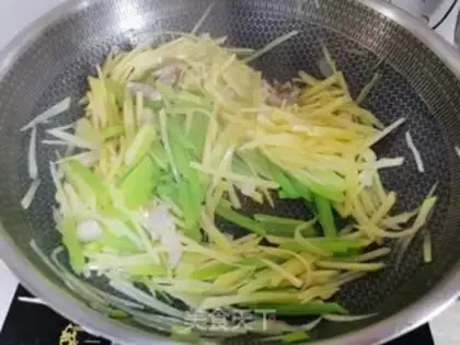Make Celery with potatoes step 9