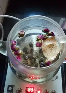 Make A rose-skinned eye tea step 1