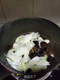 Make Onion fried eggs, Black Muir step 4
