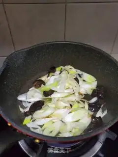 Make Onion fried eggs, Black Muir step 5
