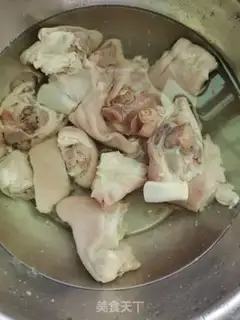 Make Red burning pig hoof step 0