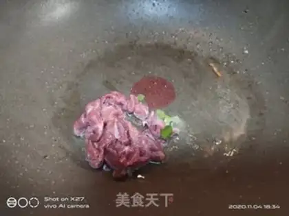 Make Beef and garlic fried rice step 1