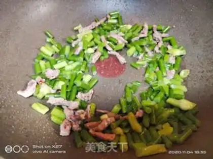 Make Beef and garlic fried rice step 2