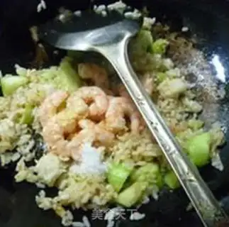 Make Curry sauce, melon shrimp fried rice step 9