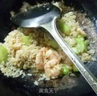 Make Curry sauce, melon shrimp fried rice step 10
