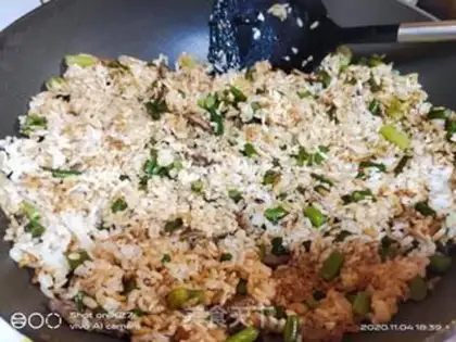 Make Beef and garlic fried rice step 5