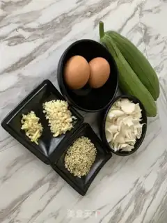 Make Pyramid lilies fried eggs step 0