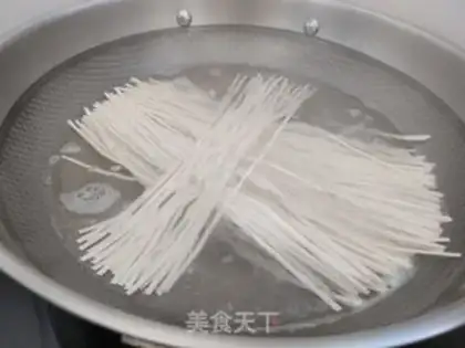 Make Tomato egg noodles step 2