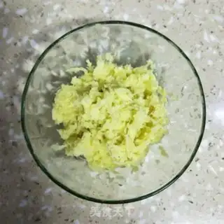 Make Red ginger on the milk step 2