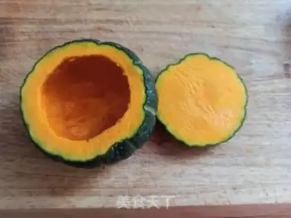 Make Pumpkin steamed eggs step 1