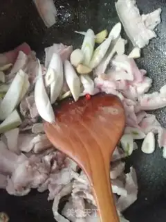 Make A dry pot of tea and mushrooms step 4