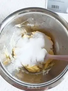 Make Sweet bee cookies step 1