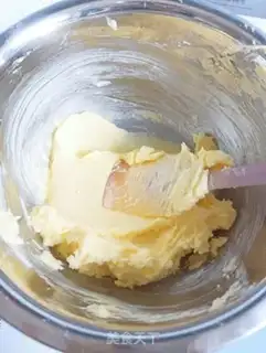 Make Sweet bee cookies step 2
