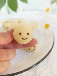 Make Sweet bee cookies step 8